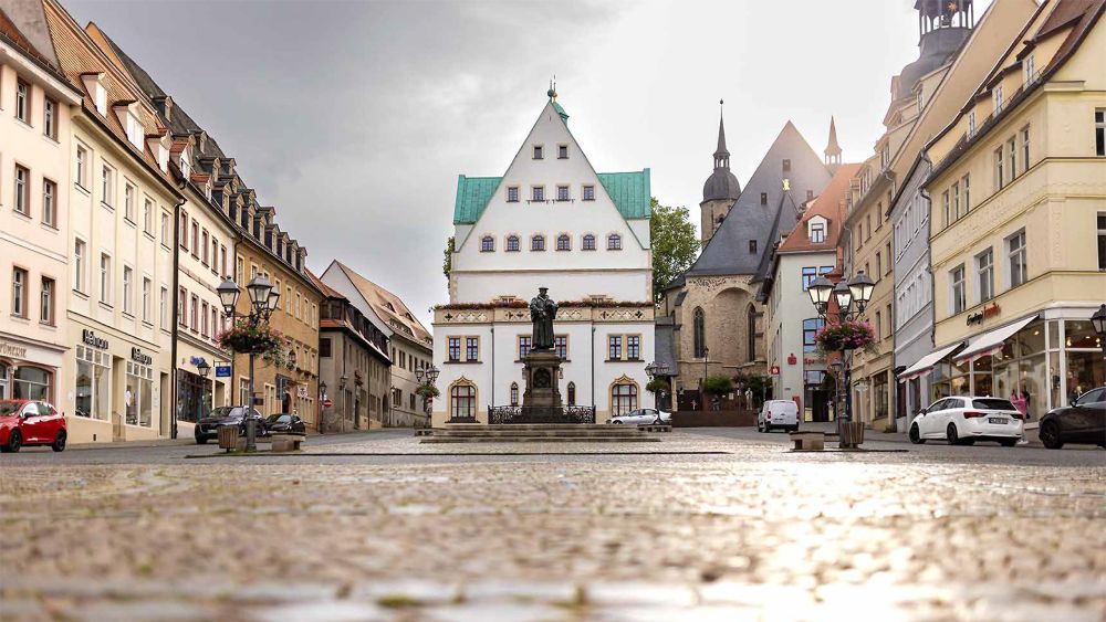 Marktplatz Luth. Eisleben mit Lutherdenkmal Marktplatz Luth. Eisleben mit Lutherdenkmal